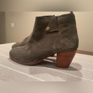 Suede Diba block ankle zip booties size 8 1/2 NWOT